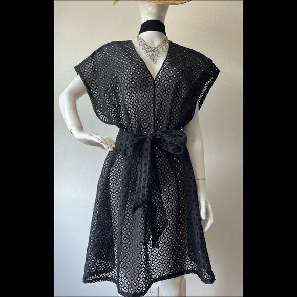 BANANA REPUBLIC Eyelet Dress with Tie Belt - Picture 4 of 10